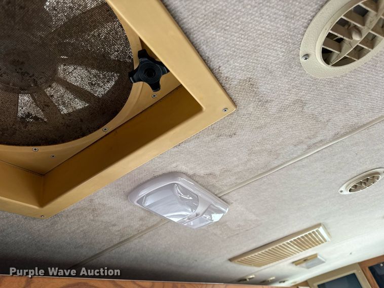 image for item EN4512 1996 Winnebago Adventure RV