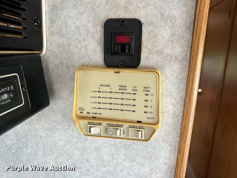 image for item EN4512 1996 Winnebago Adventure RV