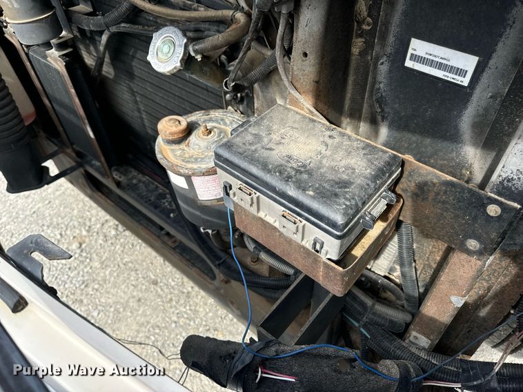 image for item EN4512 1996 Winnebago Adventure RV