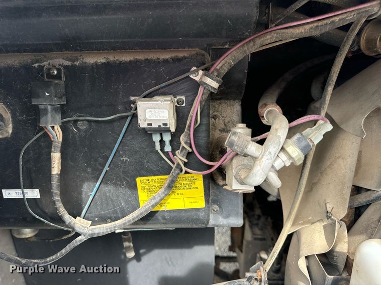 image for item EN4512 1996 Winnebago Adventure RV