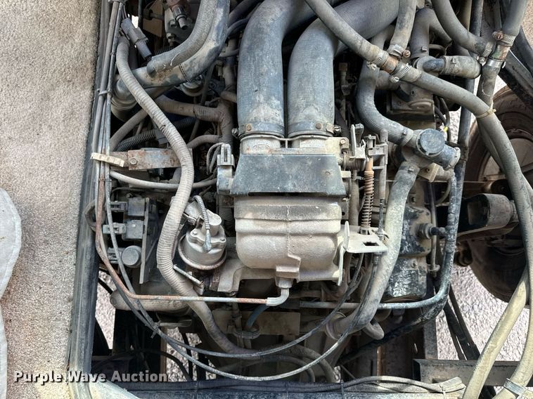 image for item EN4512 1996 Winnebago Adventure RV