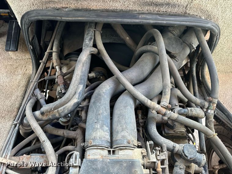 image for item EN4512 1996 Winnebago Adventure RV