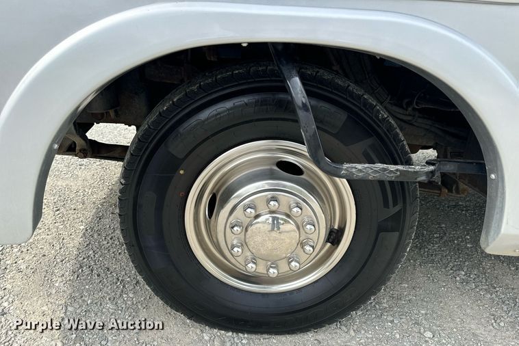 image for item EN4512 1996 Winnebago Adventure RV