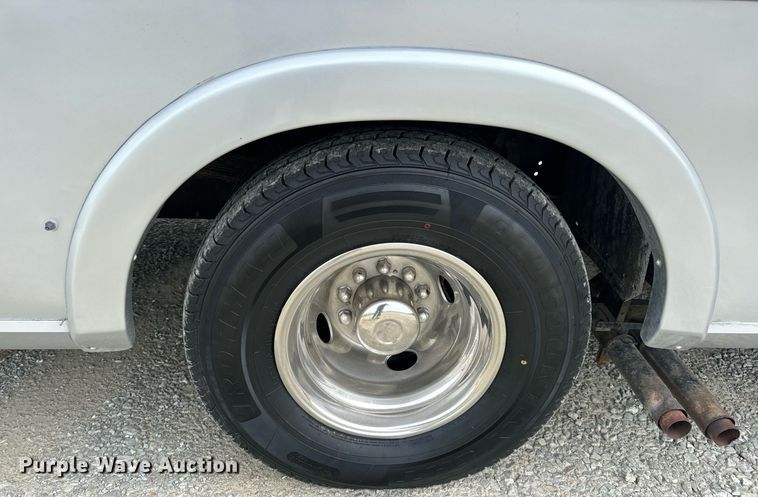 image for item EN4512 1996 Winnebago Adventure RV