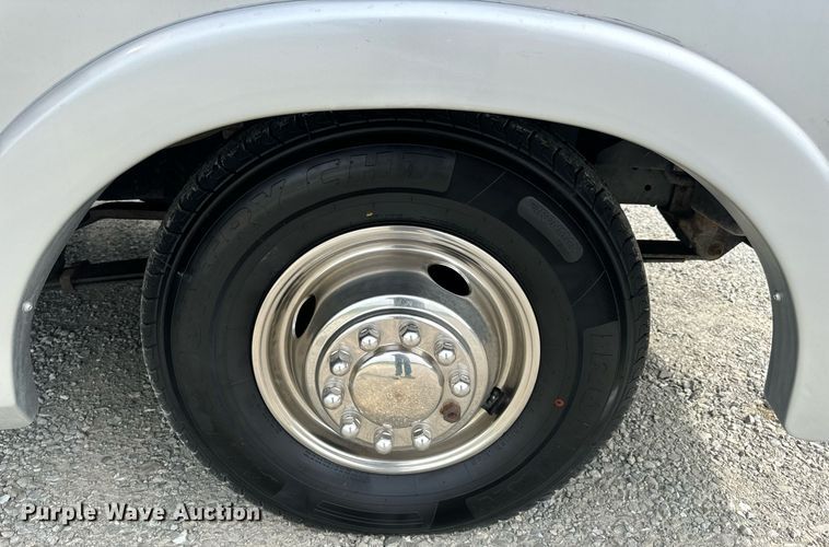 image for item EN4512 1996 Winnebago Adventure RV