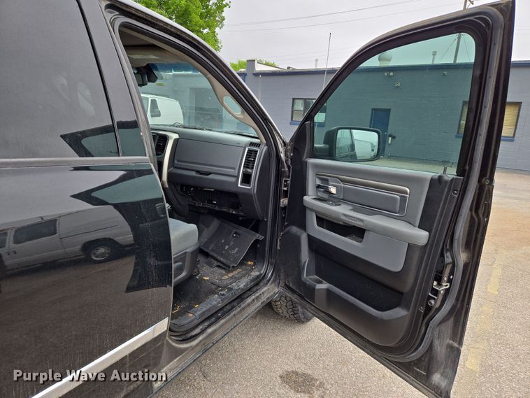 image for item EN8939 2013 Dodge Ram 1500 Crew Cab pickup truck