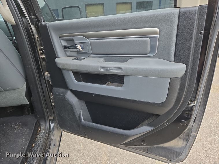 image for item EN8939 2013 Dodge Ram 1500 Crew Cab pickup truck