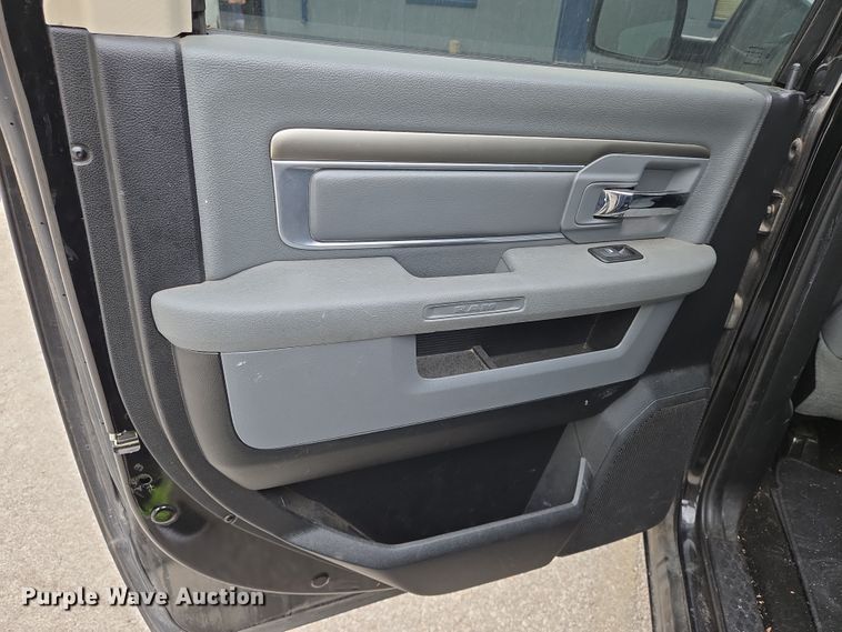 image for item EN8939 2013 Dodge Ram 1500 Crew Cab pickup truck