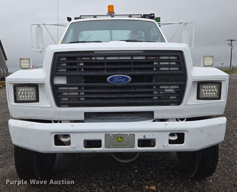 image for item EN8958 1989 Ford F800 utility / service truck