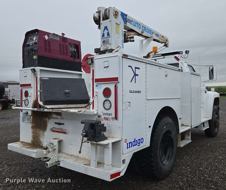 image for item EN8958 1989 Ford F800 utility / service truck