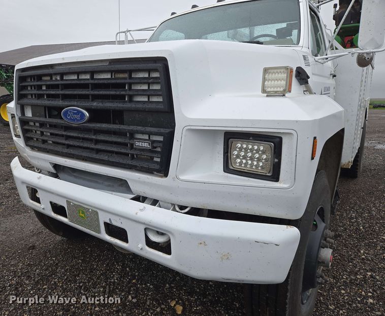 image for item EN8958 1989 Ford F800 utility / service truck