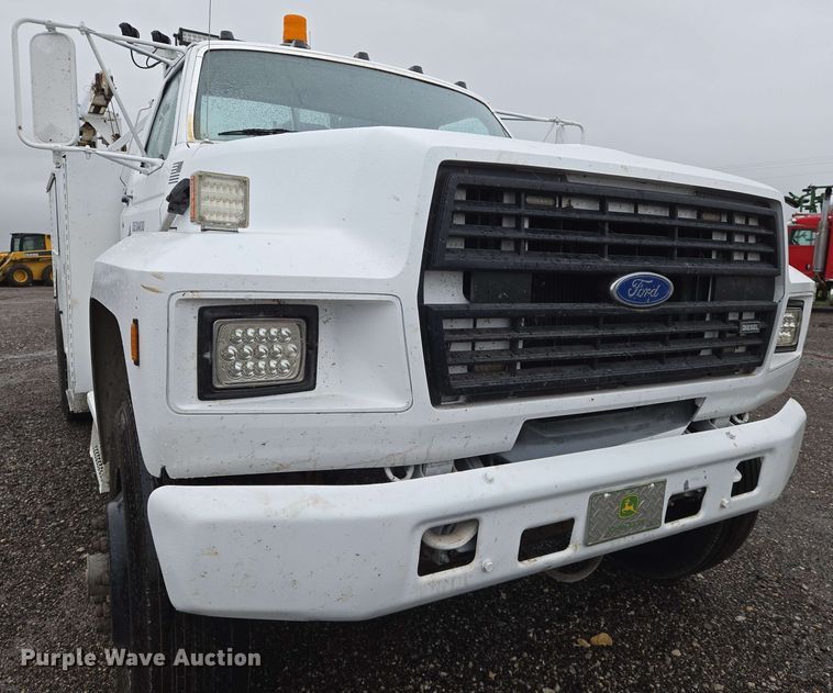 image for item EN8958 1989 Ford F800 utility / service truck