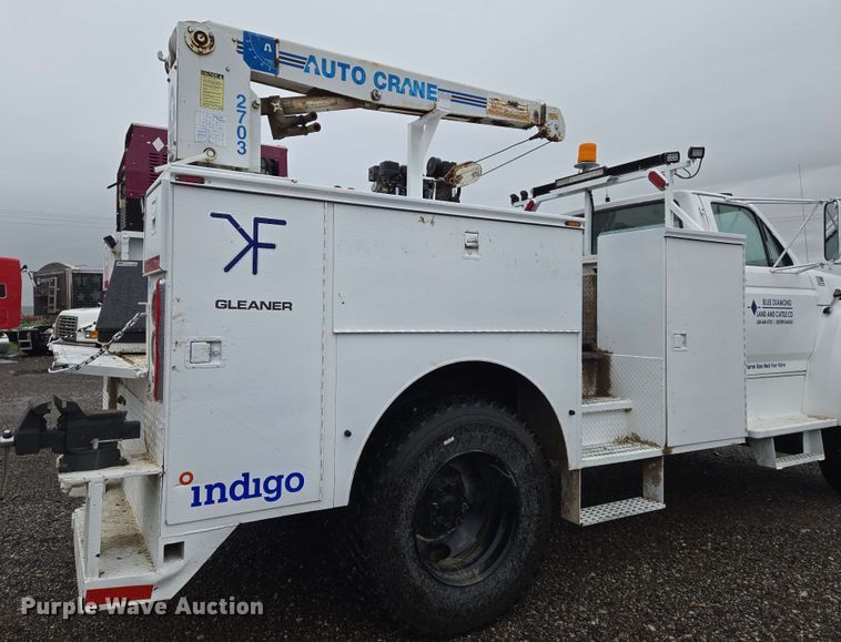 image for item EN8958 1989 Ford F800 utility / service truck