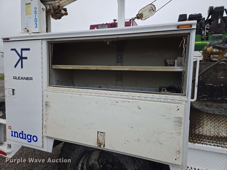 image for item EN8958 1989 Ford F800 utility / service truck