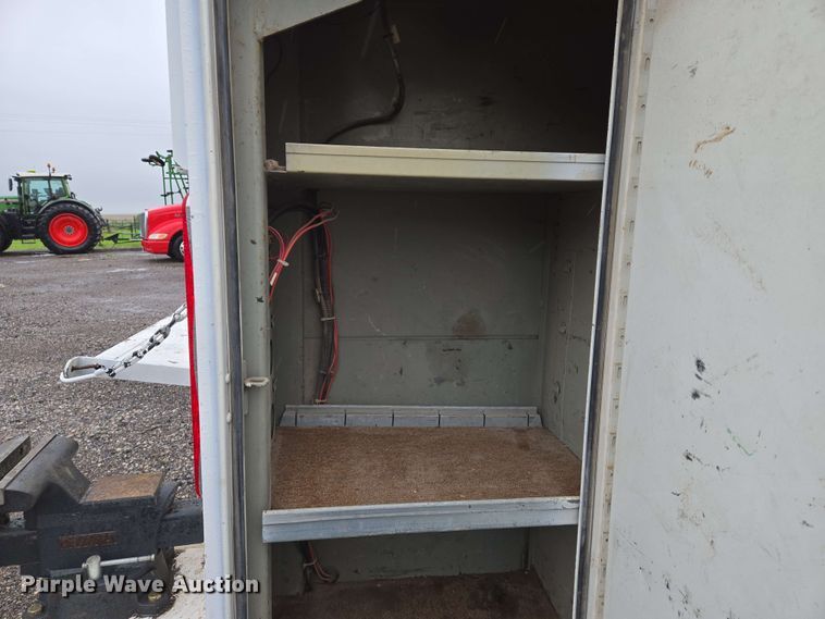 image for item EN8958 1989 Ford F800 utility / service truck