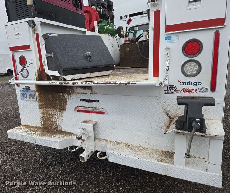 image for item EN8958 1989 Ford F800 utility / service truck