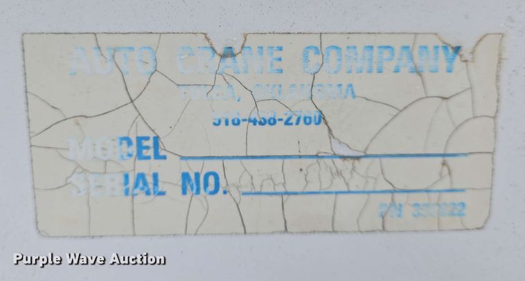 image for item EN8958 1989 Ford F800 utility / service truck