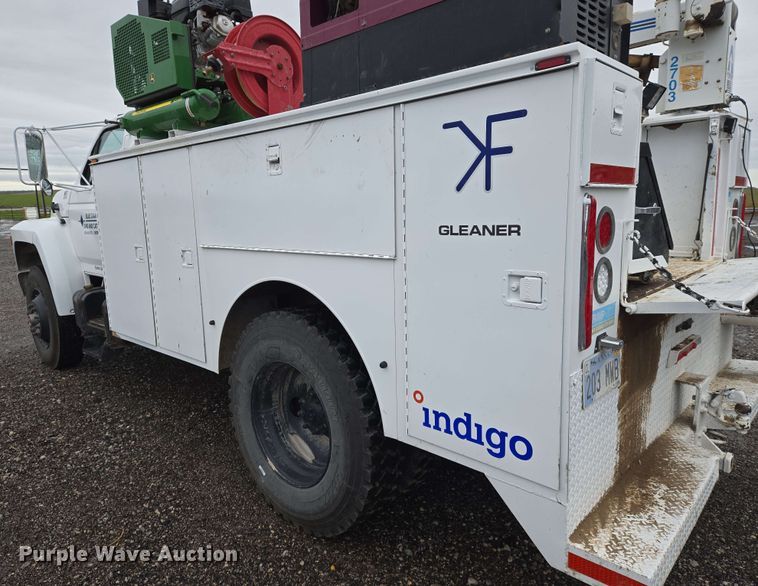 image for item EN8958 1989 Ford F800 utility / service truck