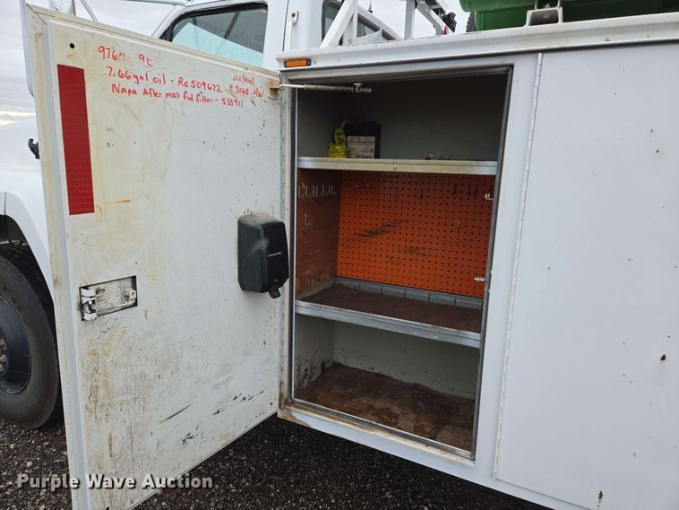 image for item EN8958 1989 Ford F800 utility / service truck