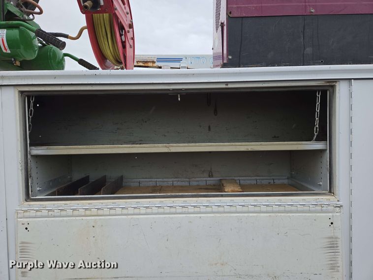 image for item EN8958 1989 Ford F800 utility / service truck