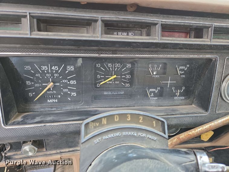 image for item EN8958 1989 Ford F800 utility / service truck