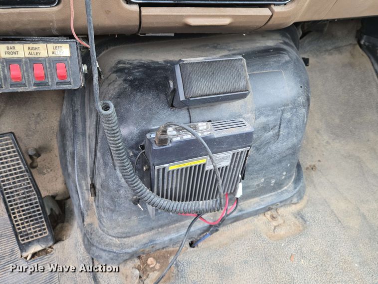 image for item EN8958 1989 Ford F800 utility / service truck