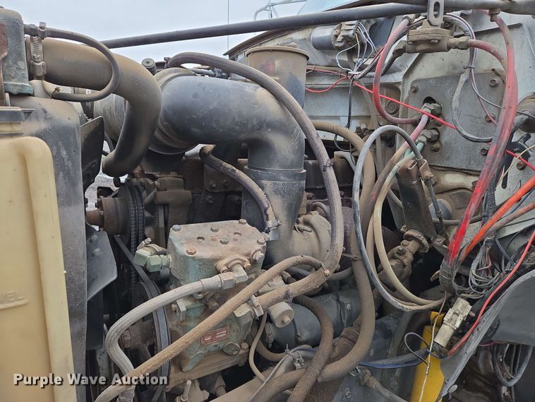 image for item EN8958 1989 Ford F800 utility / service truck