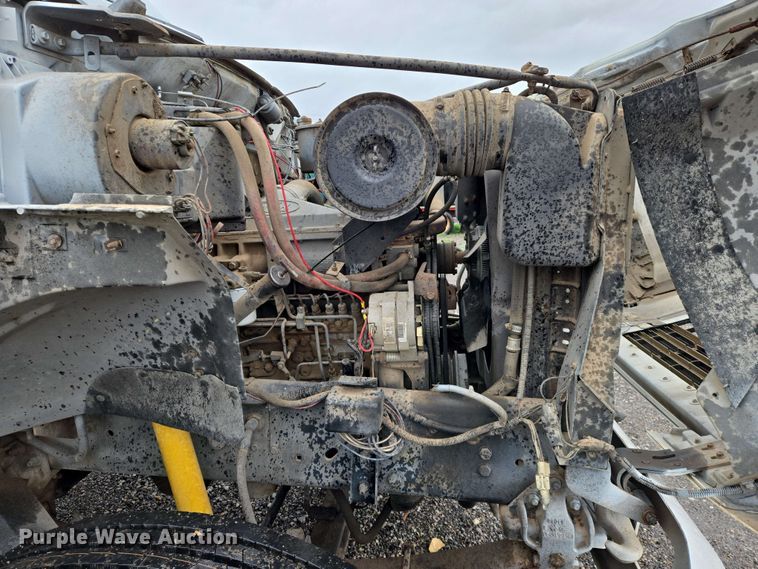 image for item EN8958 1989 Ford F800 utility / service truck