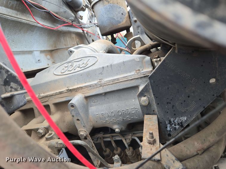 image for item EN8958 1989 Ford F800 utility / service truck