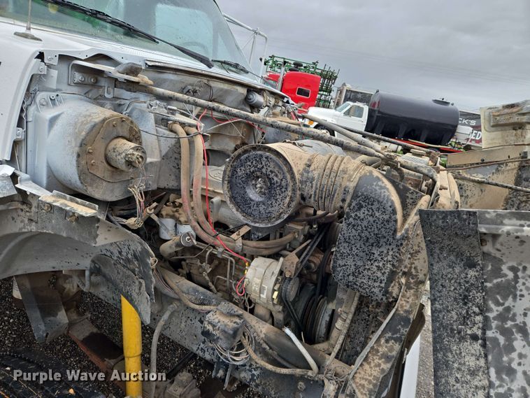 image for item EN8958 1989 Ford F800 utility / service truck