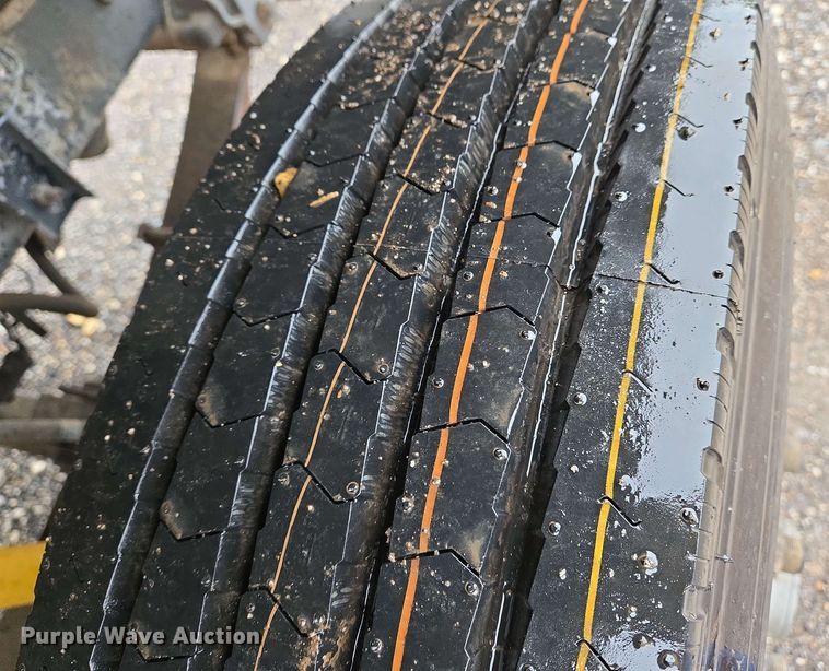 image for item EN8958 1989 Ford F800 utility / service truck