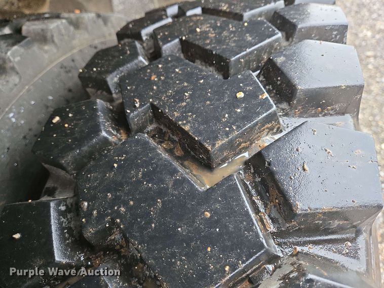 image for item EN8958 1989 Ford F800 utility / service truck