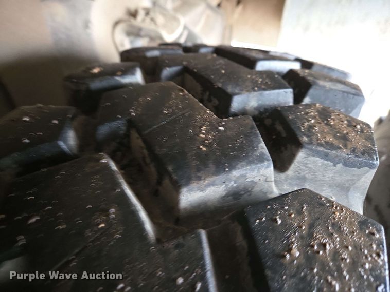 image for item EN8958 1989 Ford F800 utility / service truck