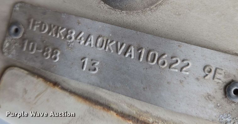 image for item EN8958 1989 Ford F800 utility / service truck