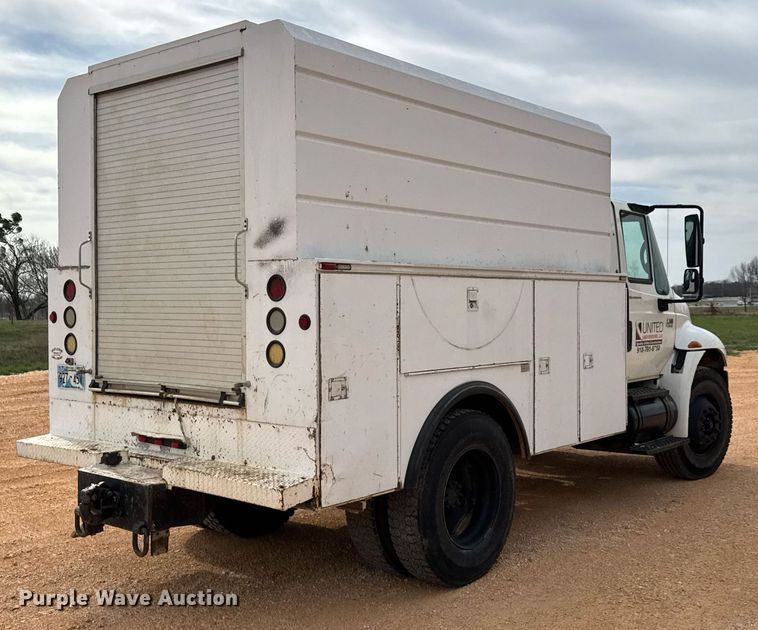 image for item EQ1232 2004 International 4300 utility / service truck