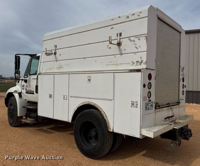 image for item EQ1232 2004 International 4300 utility / service truck