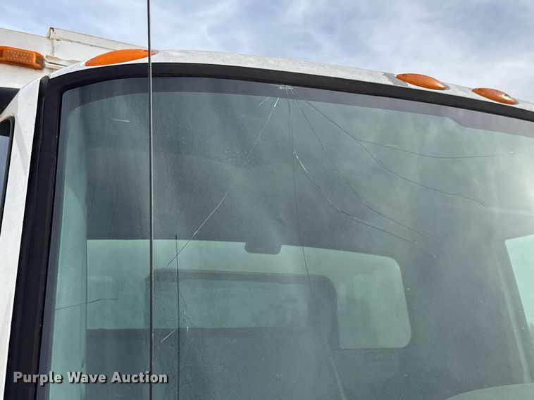 image for item EQ1232 2004 International 4300 utility / service truck