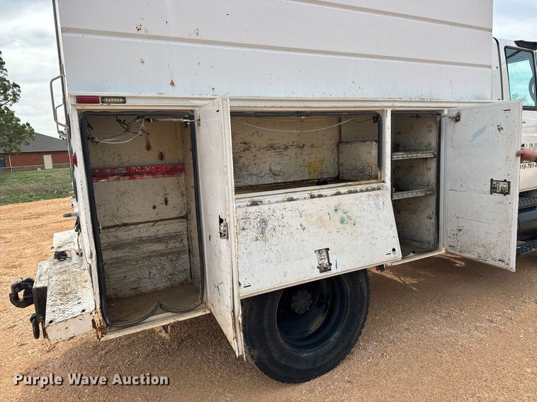 image for item EQ1232 2004 International 4300 utility / service truck