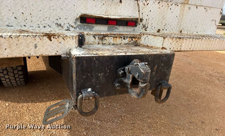 image for item EQ1232 2004 International 4300 utility / service truck