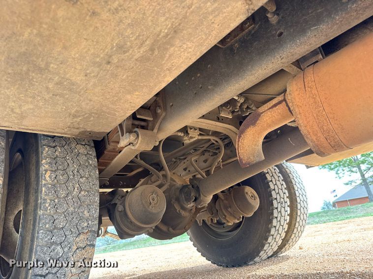 image for item EQ1232 2004 International 4300 utility / service truck