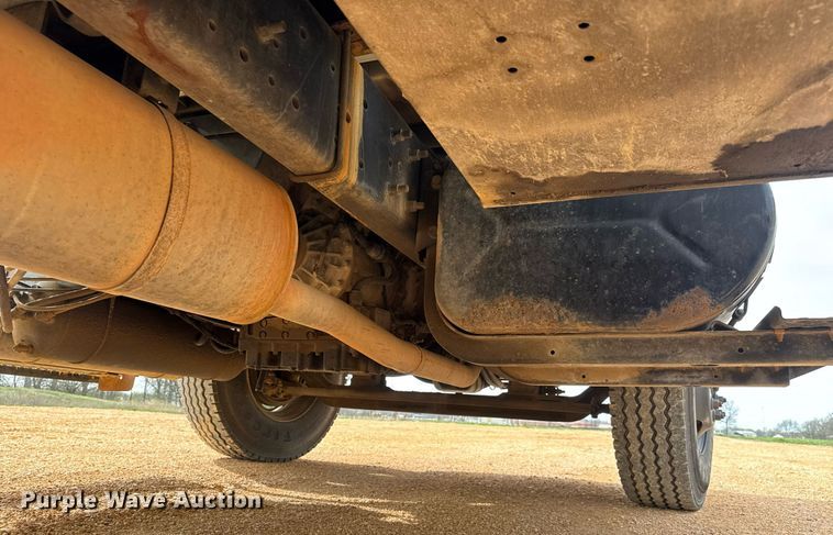 image for item EQ1232 2004 International 4300 utility / service truck