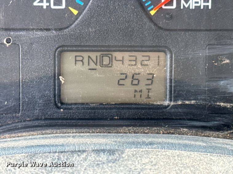 image for item EQ1232 2004 International 4300 utility / service truck