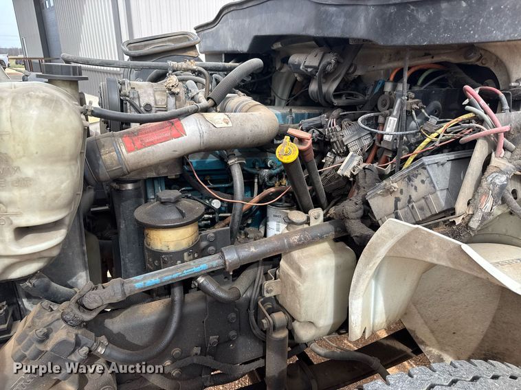 image for item EQ1232 2004 International 4300 utility / service truck