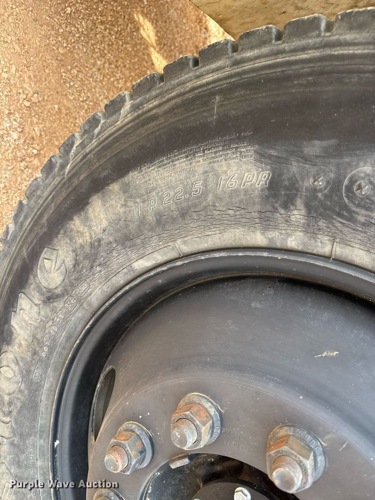 image for item EQ1232 2004 International 4300 utility / service truck