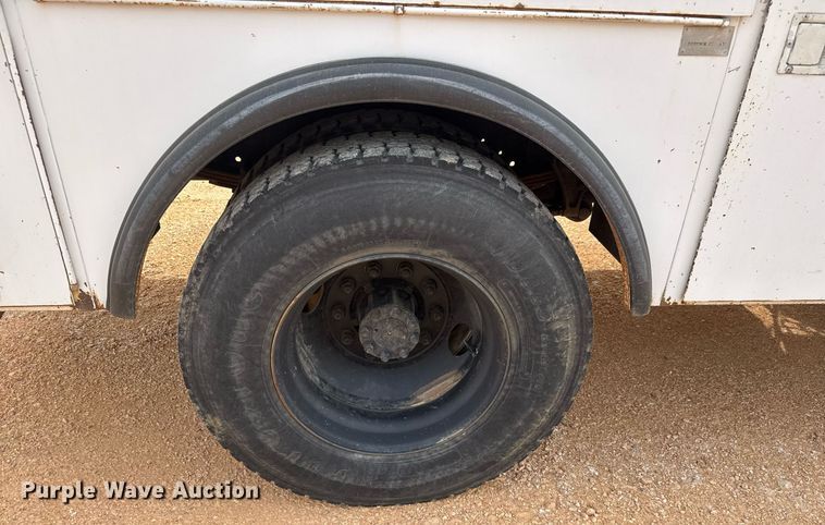 image for item EQ1232 2004 International 4300 utility / service truck