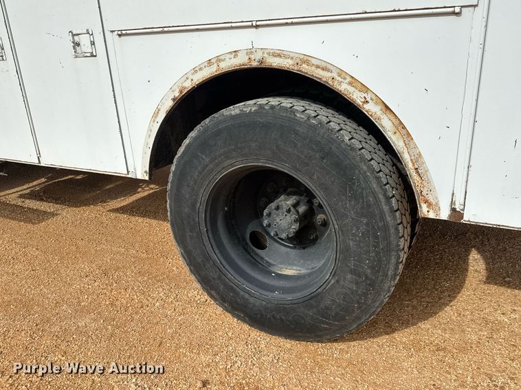 image for item EQ1232 2004 International 4300 utility / service truck