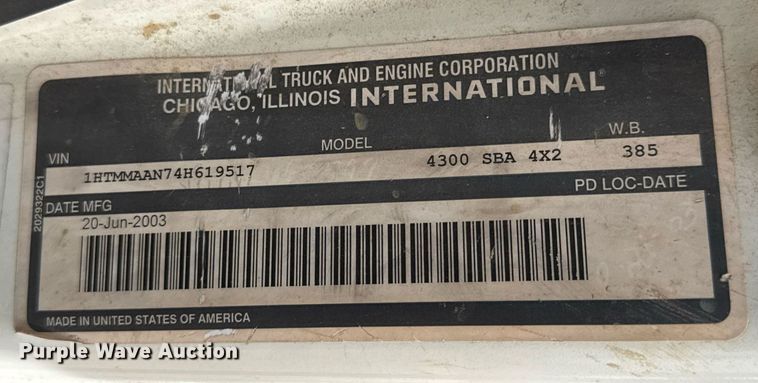 image for item EQ1232 2004 International 4300 utility / service truck
