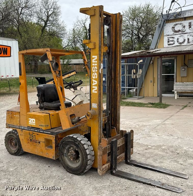 image for item EQ1355 Nissan PH02 forklift