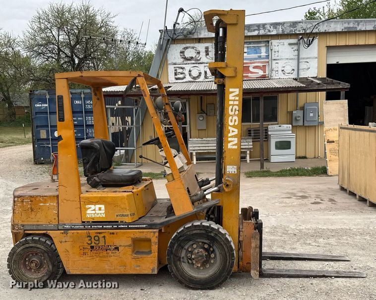 image for item EQ1355 Nissan PH02 forklift