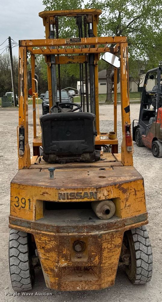 image for item EQ1355 Nissan PH02 forklift